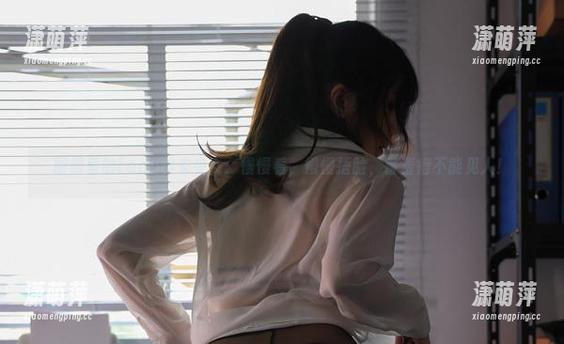 图册里的Leah梓未少女：慢慢看，慢慢捂脸，害羞得不能见人！