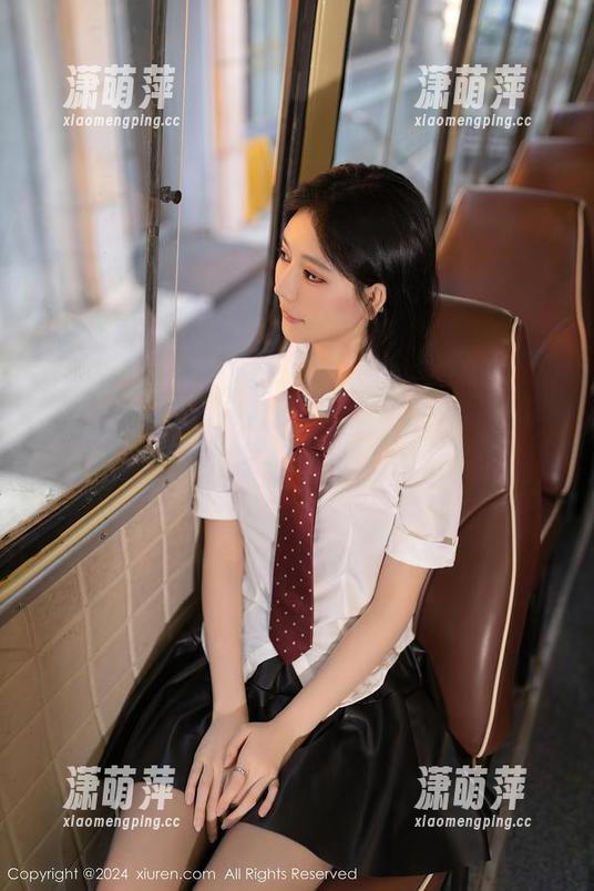 Xiuren秀人网-Evelyn艾莉 Xiuren秀人网 - 一身空姐范儿的Evelyn艾莉,高清美图让你从东走到西;