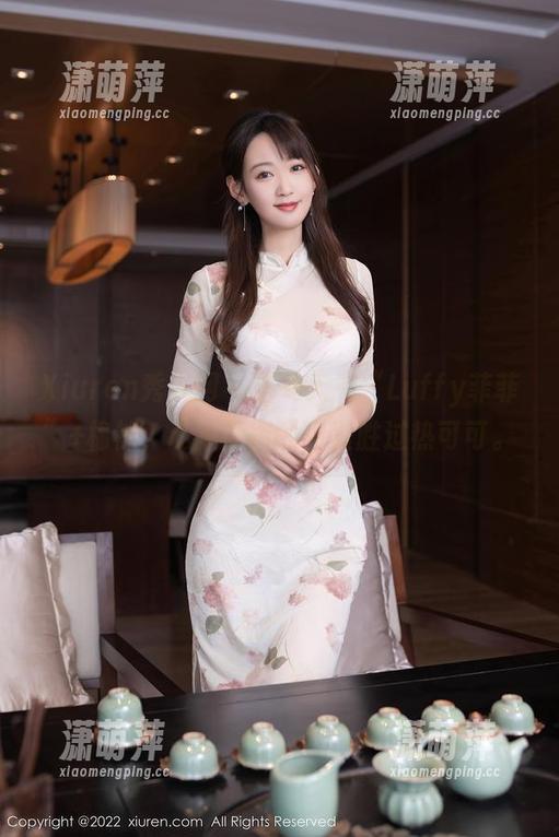 Xiuren秀人网-Luffy菲菲 Xiuren秀人网 - 这冬天有“Luffy菲菲”+棉袜,私拍原图的甜蜜胜过热可可。