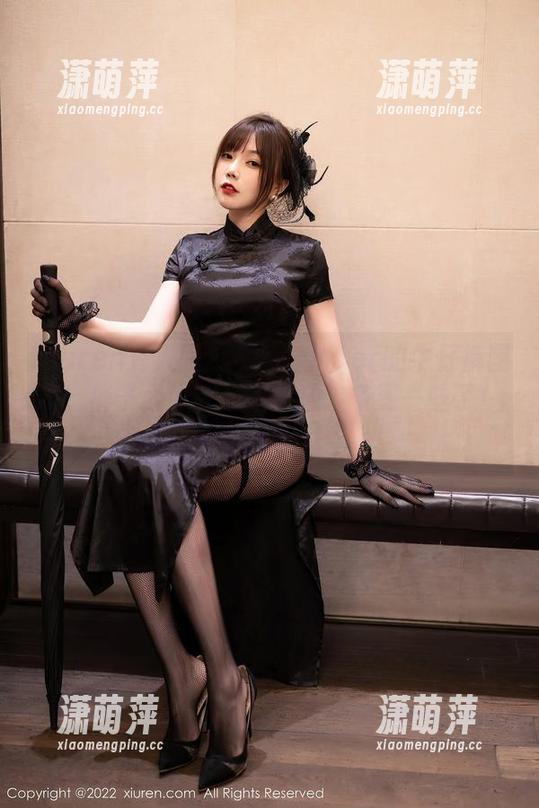 Xiuren秀人网 - 寻找玥儿玥er的牛仔裤图集：裤子太好看，看来应该多买一些了！下载中…