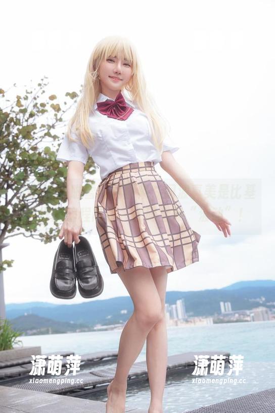 sally多啦雪私房图集，间波真美是比基尼界的编程高手，代码全靠“波动”！