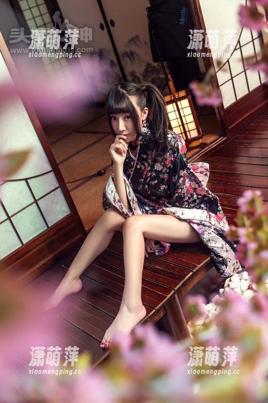 头条女神-高韩菲 头条女神 - 高韩菲的兔女郎图,更新得扭腰扭得特别有缘分!