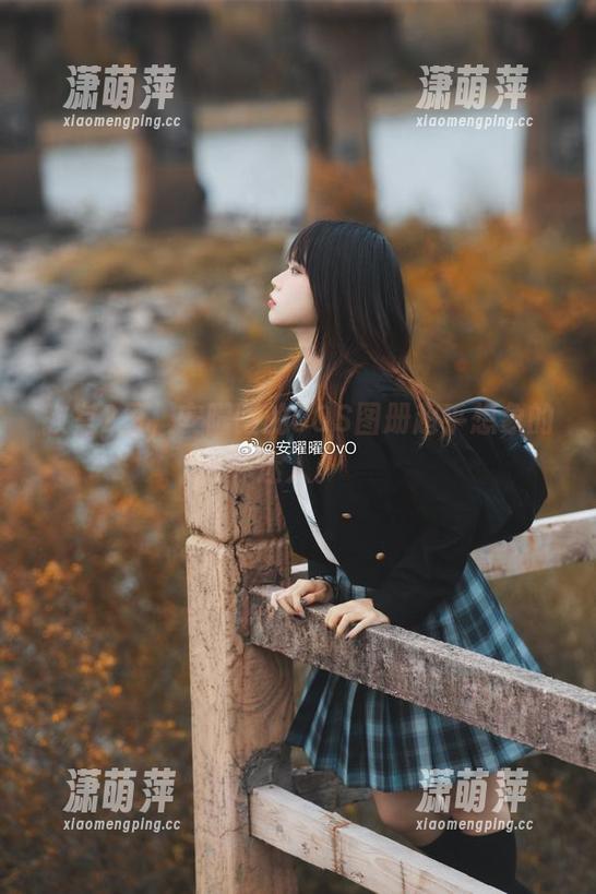 教室2里，安曜曜的COS图册超乎想象的迷人。