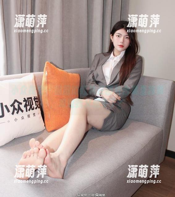 小众视觉 - 圆圆的红裙在图片合集里独舞，难道我又想多了？