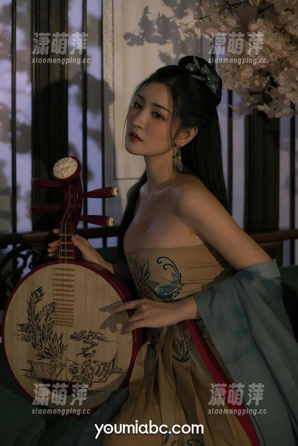 尤蜜荟 - 套图里有啥？安然的连衣裙淑女气质是如何被抓拍的？