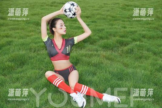 尤蜜荟 - 矛盾的美，易阳的礼服定制图集撩得我七荤八素，哈哈。