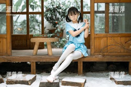 幼水铃衣的秋月爱莉，套图里不只是视觉，还是拳打机智。