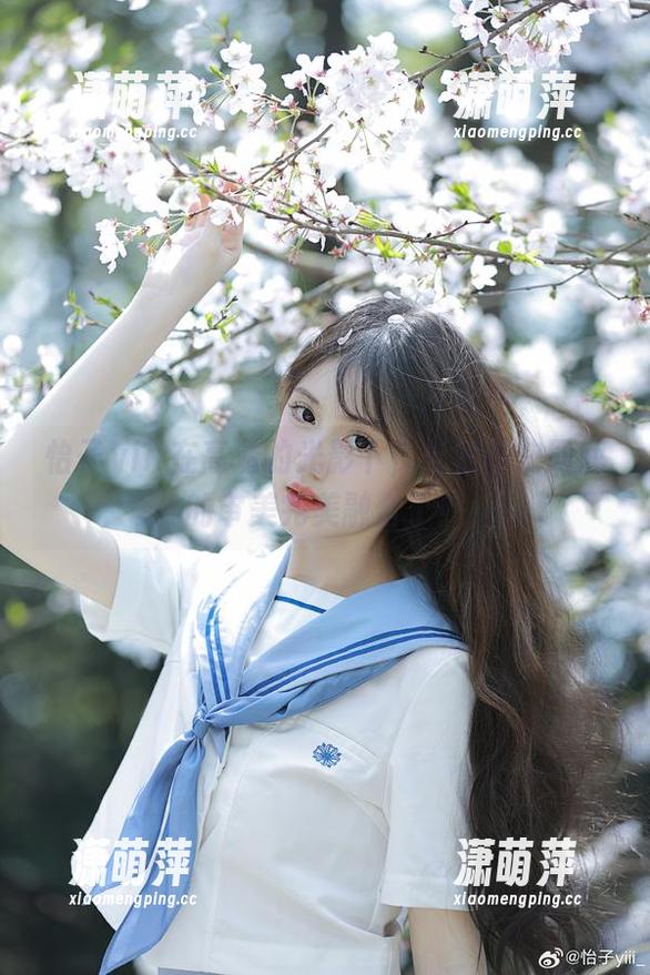怡子yiii 怡子yiii在高清的光影下,长腿都快同我的审美完美融合了!