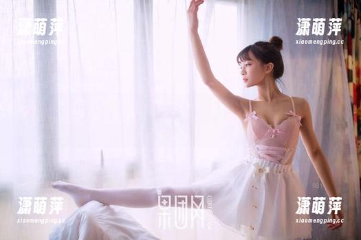果团网 - 照片中莫雅淇，宛如少女的嬉戏，真想知道她心里在默默打着什么算盘。