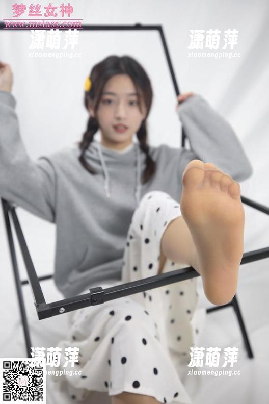 梦丝女神 - 玥玥的高清写真：家居里的淑女私房照，别问我沙发到底有多舒适！