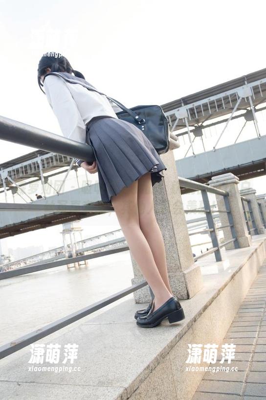 森萝财团 - 吸吸捕捉到的：铁轨侧的JK白丝写真套图，其他人只会羡慕！