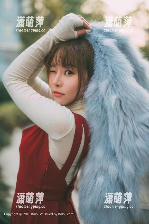 波萝社 - 女友图集：小潘鼠快来保护我，让我也在里面多留个影！