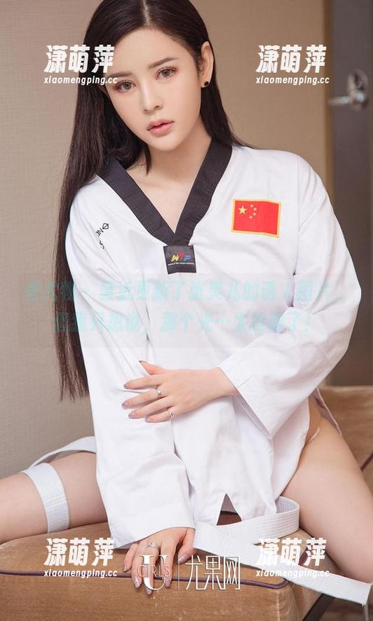 爱尤物-张灵儿 爱尤物 - 最近更新了张灵儿的诱人图片,但我只想说,那个光…太抢眼了!