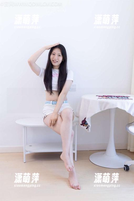 物恋传媒-菜菜 物恋传媒 - 菜菜的红裙图集,今天又在变身吗?多久不见的色彩呀!