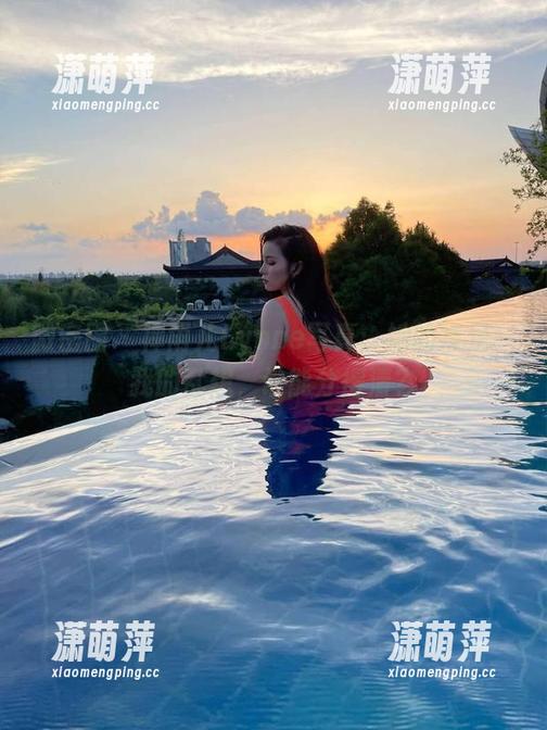 微密圈 - 禅雨儿Lynne写真：她的裸足、我的乱想，谁能分得清？