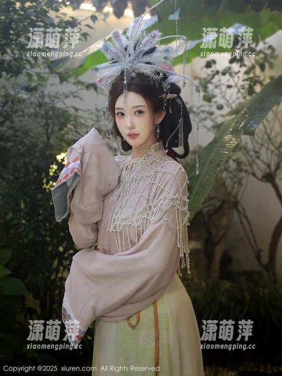 秀人网-UU酱 秀人网 - 当UU酱遇上蓝色比基尼套图:快来为水下摄影点赞!