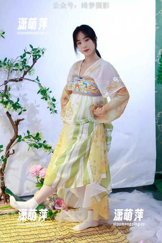 绮梦摄影 - 子涵的自拍全集：不想工作的时候来一发，你敢下载吗？