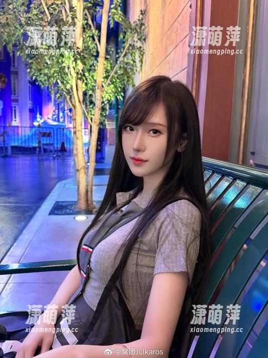 腐团儿Ikaros 看到腐团儿Ikaros穿短裤的原图,心里就想:更新的时候她怎么又让我觉得意外?