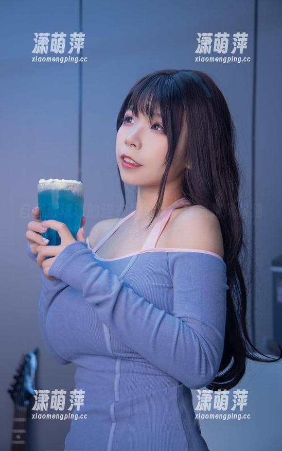自闭颜球球 自闭颜球球的连衣裙写真,果然是风格独特的分享,真让人有点懵!