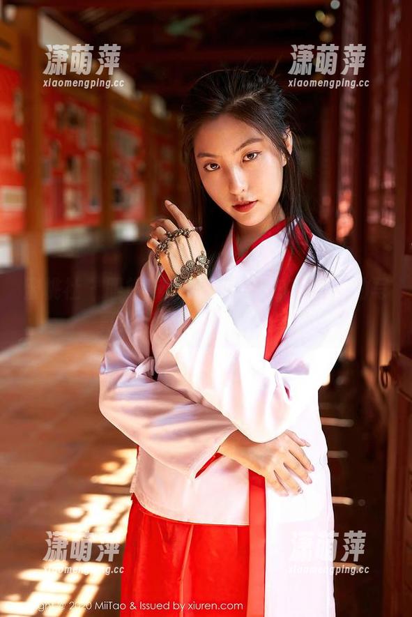蜜桃社 - 眼镜与明眸，王婉悠Queen的写真集值得你每一份分享！