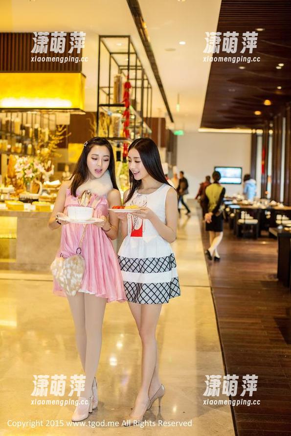 青豆客-刘钰儿 青豆客 - 白衬衫在刘钰儿身上,好像在说悄悄话(写真)