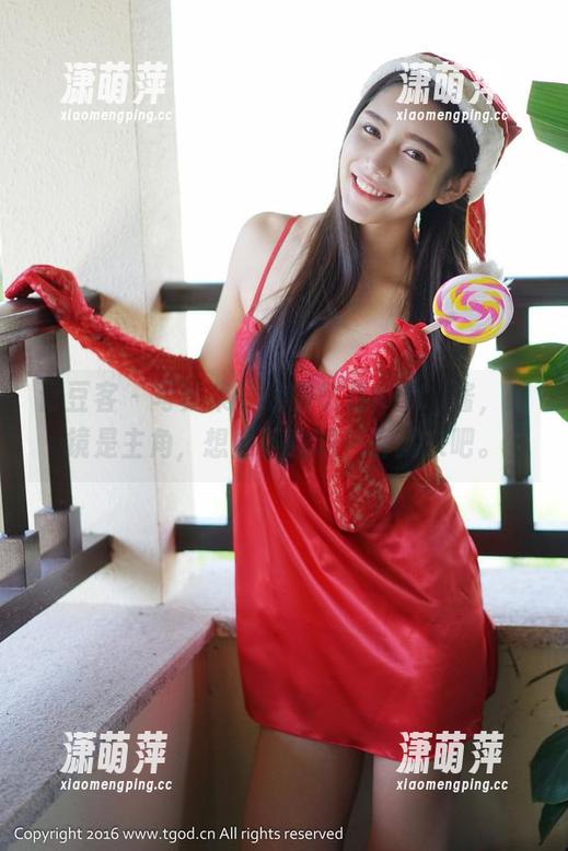 青豆客 - 写真集里的施忆佳Kitty酱，眼镜是主角，想要下载吗，那就来吧。