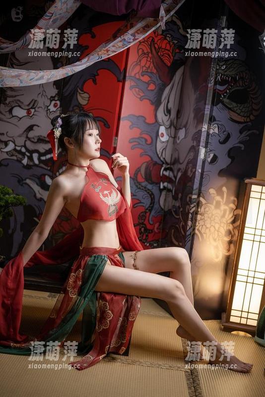 说说香草喵露露和她的黑红内衣裙，高清图集里暗藏什么？
