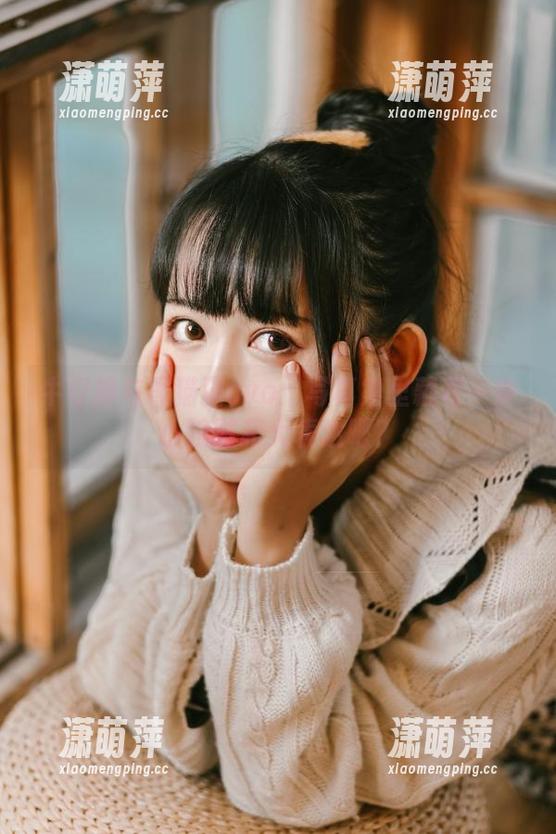 牛仔裤与黑猫猫ovo：写真集里藏着一些小狡黠和大表达吧？